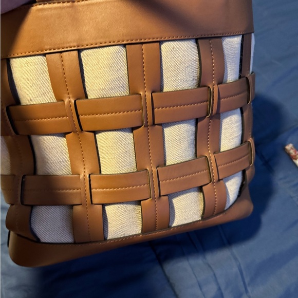 Nine West Tote - Picture 2 of 6